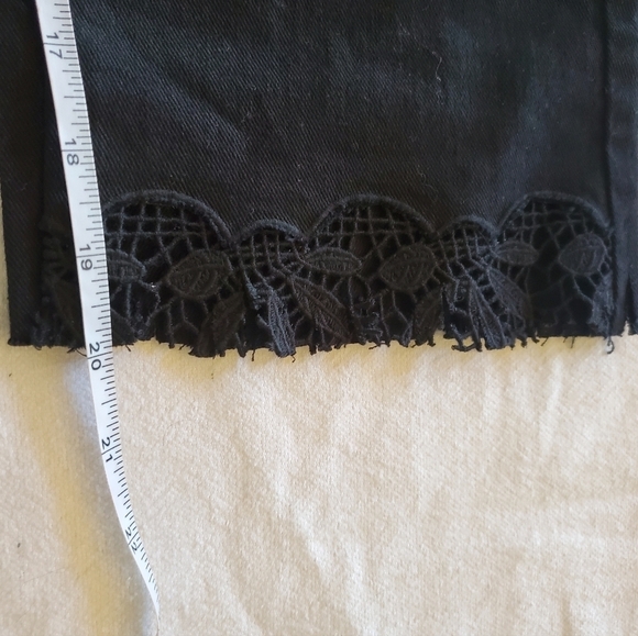 LC Lauren Conrad Skinny Crop Sz. 10 Capri's with Embellished Edge - Picture 11 of 12